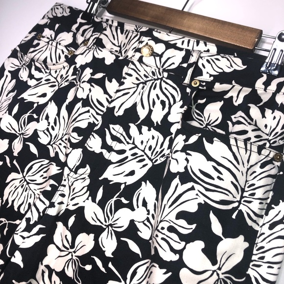 Chaps Navy Blue and White Floral Cropped Pants - Picture 3 of 6